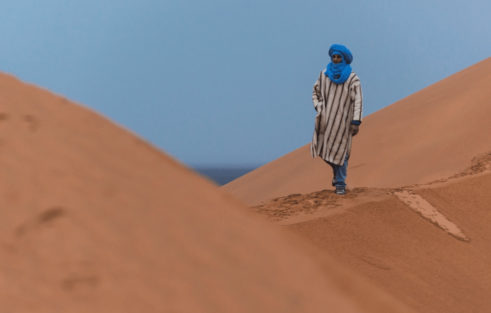 tuareg con turbante indaco